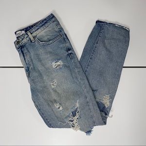 FOREVER 21 BOYFRIEND DEMIN RIPPED CAPRI JEANS
